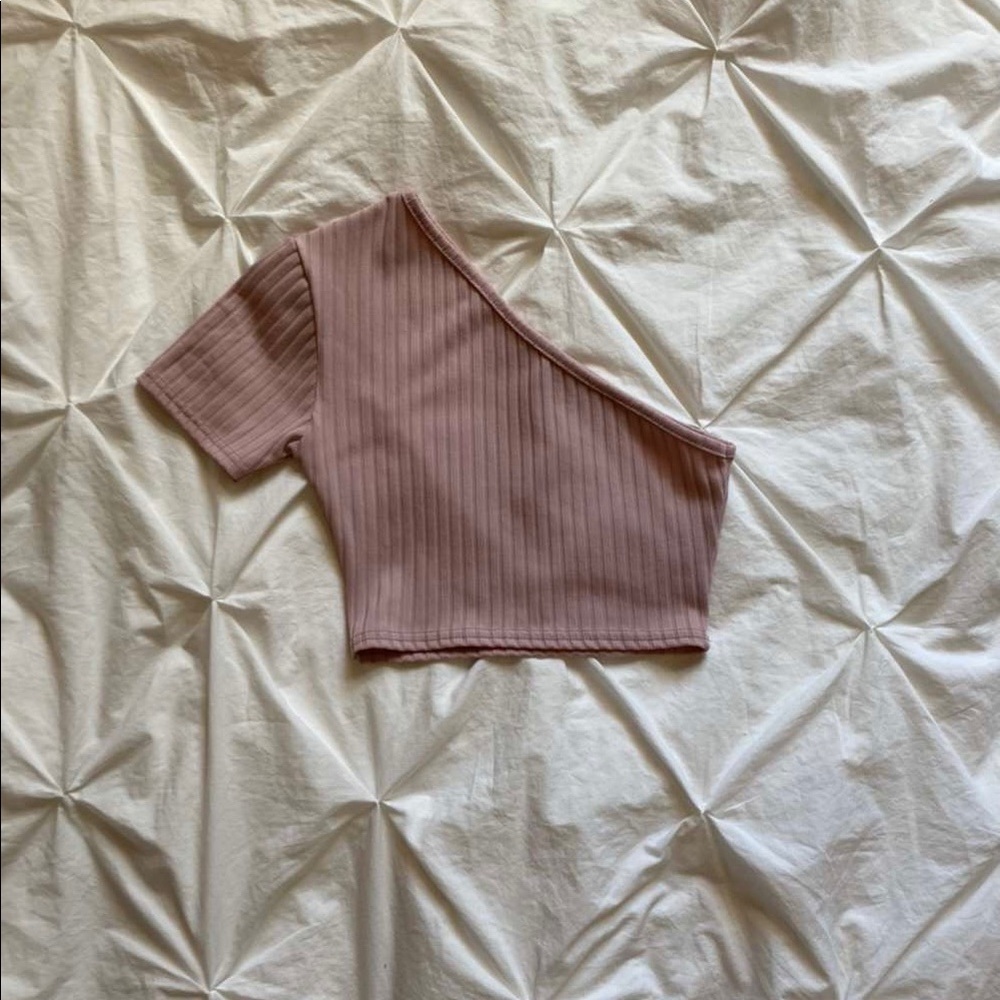 One shoulder pink crop top
